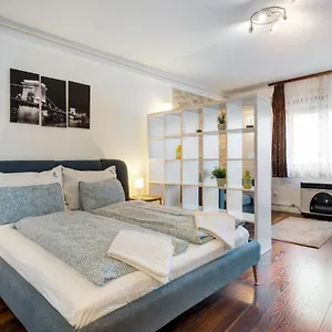 riverview-thermalspa-gellerthill-romantic-balcony.inbudapesthotels.com/